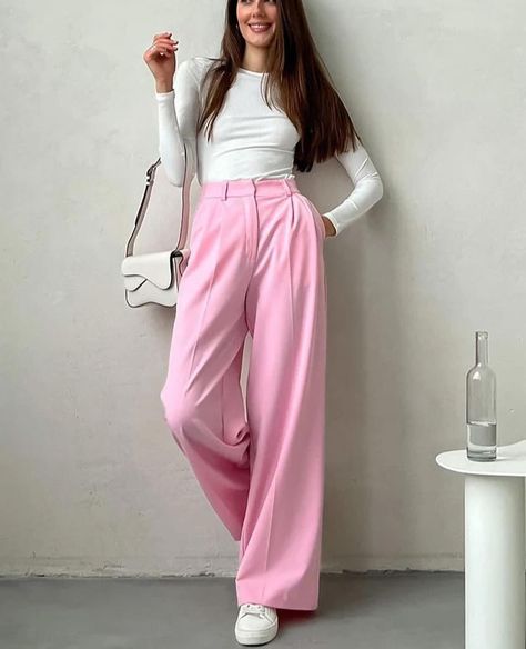 🤩Pants by @MONTTERINI Comment “LINK”To Get Links Directly In Your DM SHOP 👉 🔗 MONTTERINI.COM ➡️ “pants” collection ✅ Sizes XS-XXL Free shipping worldwide & All taxes included💙 👉SHOP @MONTTERINI.COM Pink Pants Outfit, On Wednesday We Wear Pink, Western Outfit Ideas, Fashion Women Clothes, Look Rose, French Pink, Elegant Pant, Trouser Outfit, Pink Trousers