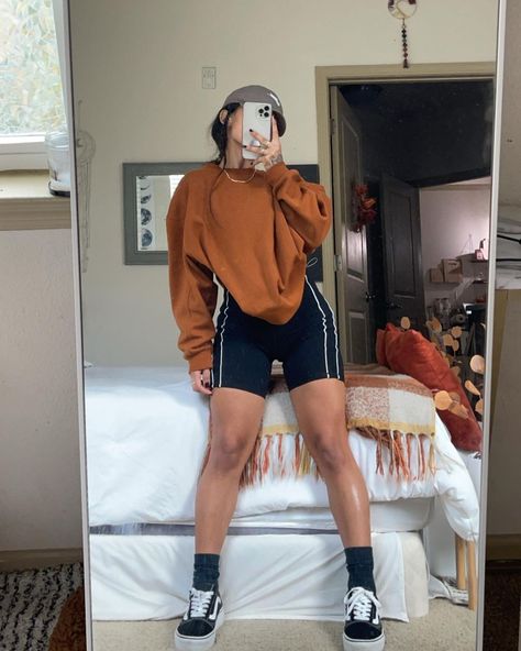 Melanie Patricia Cruz, Cruz Outfits, Street Wear Outfits, Women Street, Vision Board, Cute Outfits, Mirror Selfie, Street Style, Street Wear