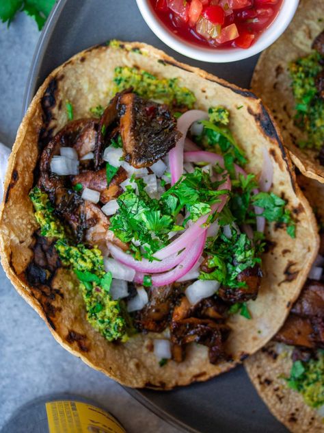 Mushroom Asada Tacos, Unique Tacos, Foods Around The World, Cultural Foods, Drink Vodka, Veggie Ideas, Mushroom Tacos, Alkaline Vegan, Asada Tacos