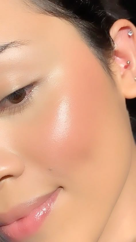 Dewy Blush Makeup, Pink Dewy Makeup, Pink Glowy Makeup, Soft Glow Aesthetic, Baby Pink Makeup, Glowy Blush, Y2k Makeup Looks, Rosy Makeup, July Makeup