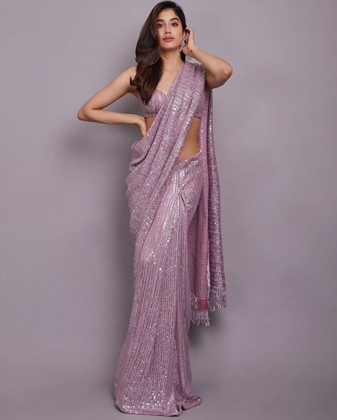 9 Sequin Sarees to Pick From B-town Divas for Your Cocktail Bling Manish Malhotra Sequin Saree, Shimmer Saree, Farewell Saree, Saree Shoot, Farewell Sarees, Jahnvi Kapoor, Saree Pose, Janvi Kapoor, Jhanvi Kapoor