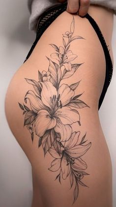 Side Legs Tattoos Women, Cool Thigh Tattoo For Women, Fine Line Floral Hip Tattoo, Back Tattoos For Women Flowers, Hip Flower Tattoos Women, Floral Tattoo On Hip, Lotus Hip Tattoo, Hip Leg Tattoo For Women, Side Of Thigh Tattoo