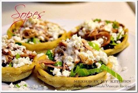 How To Make Sopes, Sopes Recipe, Real Mexican Food, Authentic Mexican Food, Chop Suey, Mexican Cooking, Hispanic Food, Authentic Mexican, Latin Food