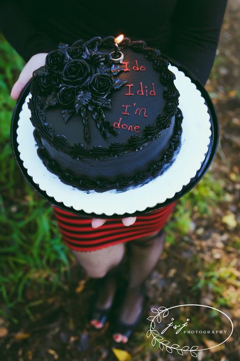 Divorce Photo Shoot Ideas, Divorce Pictures, After Divorce Photoshoot, Divorce Celebration Ideas, Divorce Party Cake, Divorce Photoshoot, Wreck The Dress, Divorce Party Decorations, Trash The Dress Photo Shoot