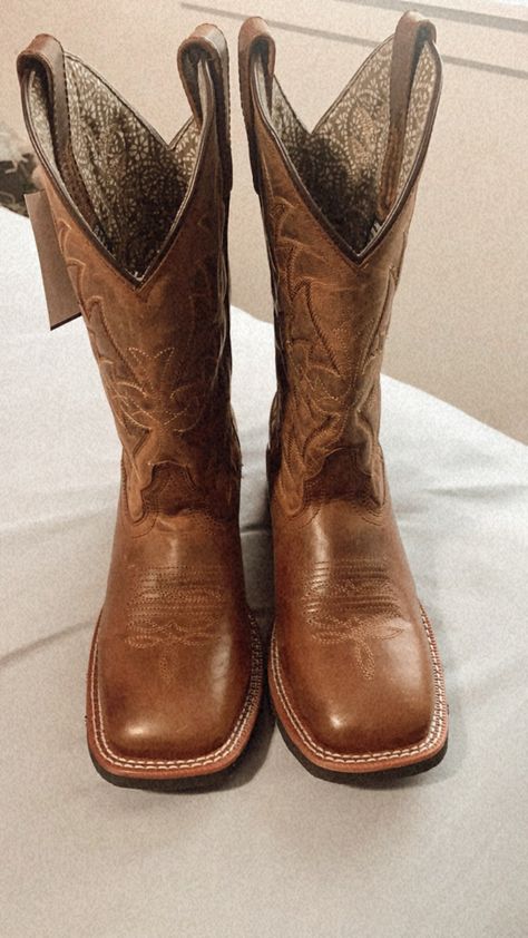 Round Toe Boots Women, Cowgirl Boots Boot Barn, Western Shopping, Jeans Cowboy Boots, Centralia Washington, Country Girl Boots, Buckles Western, Cowgirl Shoes, Cute Cowgirl Boots