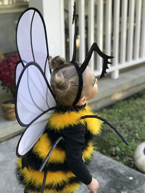 Bumblebee Halloween costume handmade with marabou feather stripes, foam legs, and a satin stinger. Wings from hannaandersson.com and Bendy Bug Antennae headband from Amazon Toddler Bee Costume, Toddler Bumble Bee Costume, Baby Bee Costume, Bee Costume Diy, Infant Costumes, Bumblebee Halloween, All Black Halloween Costume, Diy Fantasia, Bumble Bee Costume