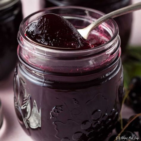 Quick and easy blackcurrant jelly Blackcurrant Recipes, Black Currant Recipes, Blackcurrant Jelly, Currant Recipes, Pantry Cooking, Currant Jelly, Jelly Recipe, Clam Recipes, Jelly Bag