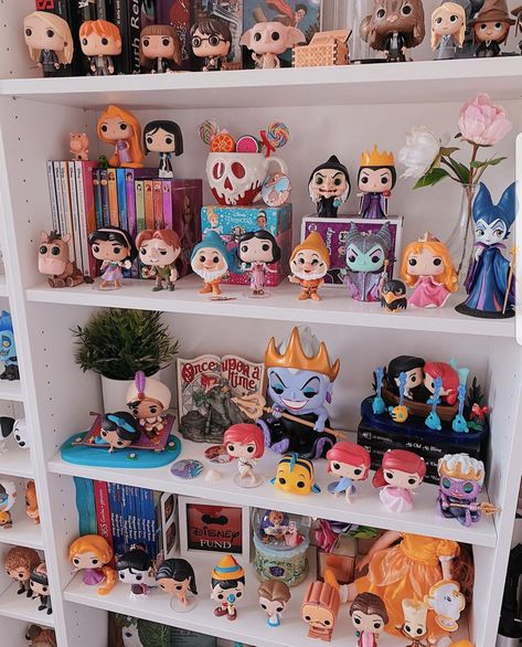 Funko Pop Aesthetic, Nerdy House, Funko Display Ideas, Funko Pop Display Ideas, Funko Pop Shelves, Disney Office, Игрушки Funko Pop, Funko Pop Display, Casa Disney