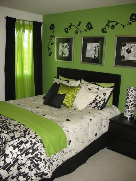 Green and Black Bedroom - LOVE |Pinned from PinTo for iPad| Mint Color Room, Green And Black Decor, Lime Green Bedrooms, Young Adult Bedroom, Light Green Bedrooms, Green And White Bedroom, Green Bedroom Walls, Green Bedroom Design, Idea Bedroom