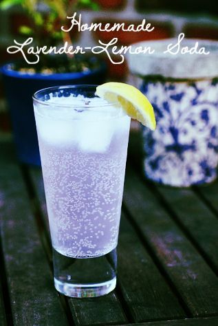 Lemon Soda Recipe, Soda Stream Recipes, Lemon Soda, Resep Smoothie, Lavender Recipes, Lavender And Lemon, Homemade Soda, Seltzer Water, Squeezed Lemon