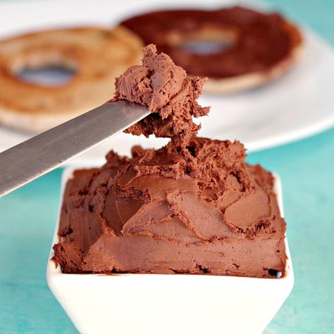 This Chocolate Cream Cheese Recipe uses cocoa and agave (or honey) so it’s quick and easy to make. And the low-fat cream cheese makes it Weight Watchers friendly. It’s the perfect chocolate spread for bagels, toast, rice cakes, crackers, pancakes, waffles and fruit! Waffles And Fruit, Spread For Bagels, Carrot Cake Dessert, Cream Cheese Spread Recipes, Flavored Cream Cheeses, Cream Cheese Recipe, Boys Food, Fruit Chocolate, Chocolate Yogurt