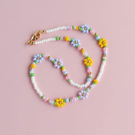 Pastel, Beaded Flower Necklace. Dainty Summer Necklace. - Etsy Ireland Aesthetic Flower Necklace, Handmade Necklace Tutorial, Diy Merch, Beaded Flower Necklace, Diy Jewelry Set, Diy Beaded Rings, Pastel Beads, Aesthetic Flower, Easy Diy Jewelry