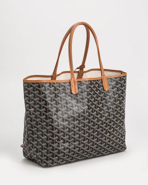 Goyard Saint Louis Tote Black & Tan Goyard Handbags, Goyard Tote, Goyard Bag, Bag Obsession, Designer Purses, Handbag Heaven, Minimalist Wallet, Gucci Handbags, In The Bag