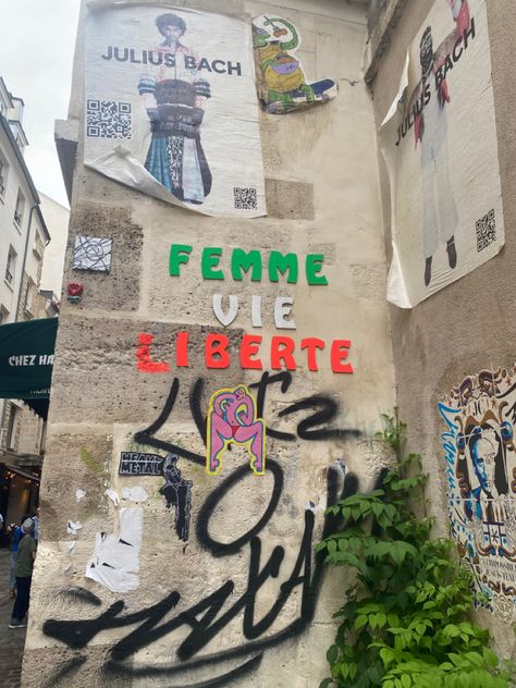 #france #french #graffiti French Graffiti, 3d Graffiti, French Summer, Sphinx Cat, Funny Caricatures, Everything And Nothing, Think Big, Graffiti Artist, Start Writing