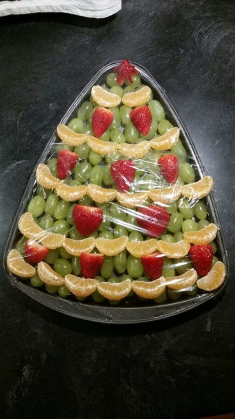 Fruit Tray Ideas, Make Ahead Christmas Appetizers, Fruit Christmas Tree, Christmas Recipes Appetizers, Christmas Fruit, Healthy Christmas, Tray Ideas, Fruit Breakfast, Christmas Brunch