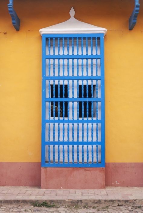 A colorful house in Trinidad, Cuba, shows off ornate architectural details | archdigest.com Indie Rooms, Trinidad Cuba, Colorful House, Decorating Bedroom, Blue Building, Casas Coloniales, Colour Inspiration, Spanish House, Home Decorating Ideas