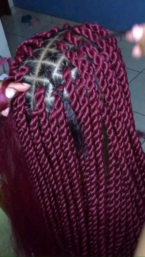 Discover hairstyliststips to maintain a youthful appearance and prevent premature aging Waterfall Twist Hairstyles, Latest Hair Braids, Hair Braid Patterns, Braiding Your Own Hair, Short Box Braids Hairstyles, Braided Hair Tutorial, Big Box Braids Hairstyles, African Hair Braiding Styles, Braided Cornrow Hairstyles