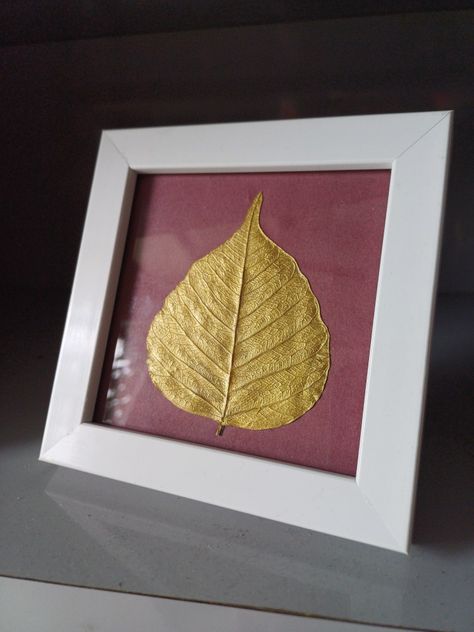 Ashvattha leaf frame Pipal Leaf Art, Peepal Leaf, Framed Leaves, Clove Leaf, Leaf Frame, Minimalistic Art, Square Photo, Leaf Painting, Creative Things