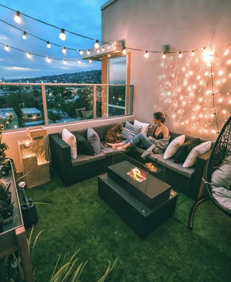 Rooftop Patio Decorating Ideas, Rooftop Balcony Design, Terrace Design Balcony Small Spaces, Dream Balcony Terraces, Small Rooftop Design Ideas, House Rooftop Ideas Terraces, Small House Rooftop Ideas, Rooftop Room Ideas, Roof Decoration Ideas Rooftop