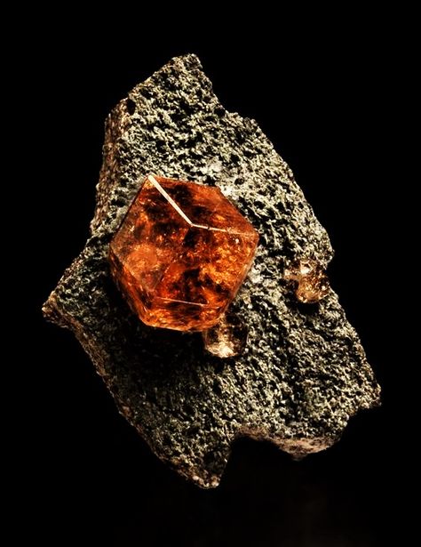 Grossular Garnet Grossular Garnet, Rocks And Fossils, Names Of Gemstones, Beautiful Crystals, Raw Minerals, Beautiful Rocks, Mineral Stone, Minerals And Gemstones, Rare Gemstones