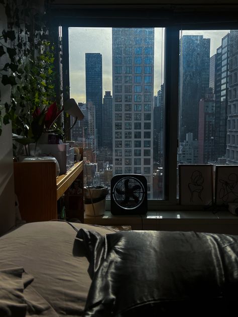 City Student Aesthetic, Hunter College Nyc, The New School Nyc Dorms, Nyc Dorm Room Aesthetic, New York Dorm Aesthetic, College Life Aesthetic Dorm, College In The City, Nyc College Life Aesthetic, Nyc Dorm Aesthetic