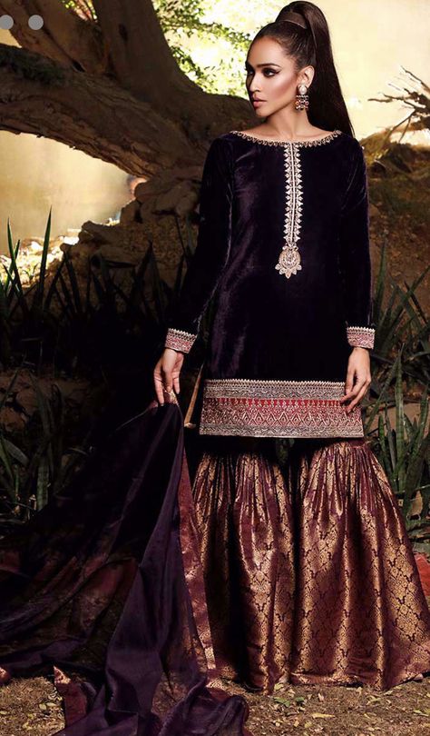 Velvet Garara Suit Design, Party Velvet Sharara With Mirror Work, Velvet Sharara With Mirror Work, Brocade Gharara, Jamawar Gharara, Garara Dress Black And Golden, Zainab Chottani, Luxury Pret, Velvet Shirt