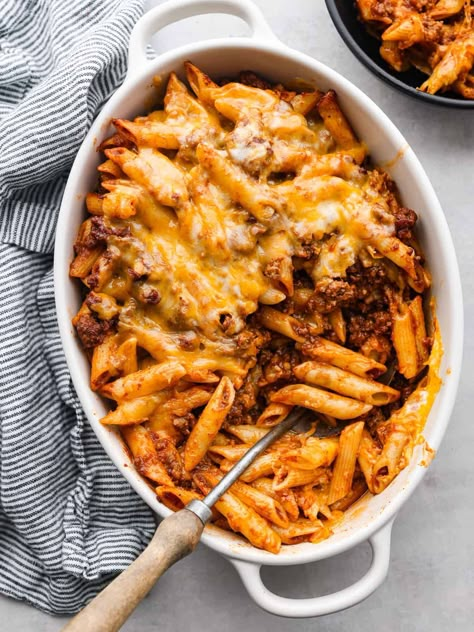 Swap out the bun for this sloppy joe casserole full of pasta and a sweet ground beef mixture. All of the meaty and delicious flavors of a sloppy joe sandwich transform into an easy weeknight meal your family will love! Joe Sandwich, Sloppy Joes Sandwich, Sloppy Joe Casserole, The Recipe Critic, Recipe Critic, Ground Beef Dishes, Sloppy Joes Recipe, Vegetable Casserole, The Bun