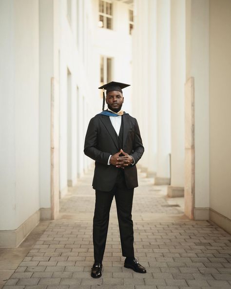 🎓🎓🎓🎓 Masters Graduation Pictures Men, College Graduation Photos Men, Mens Graduation Poses, Male Graduation Pictures College, Man Graduation Pictures, Masters Degree Photoshoot Men, Male Graduation Pictures Posing Ideas, Graduation Man Photoshoot, College Graduation Pictures Men