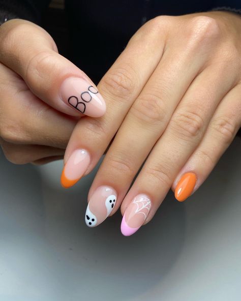 Nails Short Cute Simple, Cute Nail Ideas Halloween, Cute Subtle Halloween Nails, Pink Simple Halloween Nails, Halloween Nails Pink And Orange, Gel X Nails Halloween, Gel Nail Halloween Designs, Orange And Pink Halloween Nails, Orange Nails With Ghost