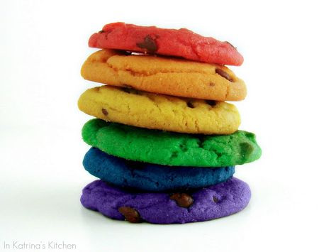 Rainbow Chocolate Chip Cookies Rainbow Swirl Cake, Rainbow Recipes, Rainbow Chocolate, Rainbow Sweets, Rainbow Desserts, Rainbow Cookies, Rainbow Food, Taste The Rainbow, Cookies Recipes