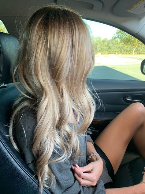 #outfit #nails #nailart #nailidea #ootd #everydaystyle #beauty #makeup #skincare #skincareroutine #routine #hair #hairstyles #weddinghairstyles #blonde #highlights #lowlights #fall #hairstyle #falllowlights #lowlights #highlights #curlers #fallnails #nailinspo #simplenails Cali Blonde Balayage, Glaze On Blonde Hair, Southern Blonde Hair, Blond Foliage, Foliage Hair Blonde, Long Blonde Hair With Highlights, Balyage Long Hair Blonde, Blonde Foliage, Blonde Full Highlights