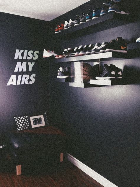 Sneakerhead Bedroom, Vinyl Bedroom, Sneakerhead Room, Mens Bedroom Decor, Hypebeast Room, Sneaker Storage, Shoe Room, Shoe Wall, Boy Bedroom Design