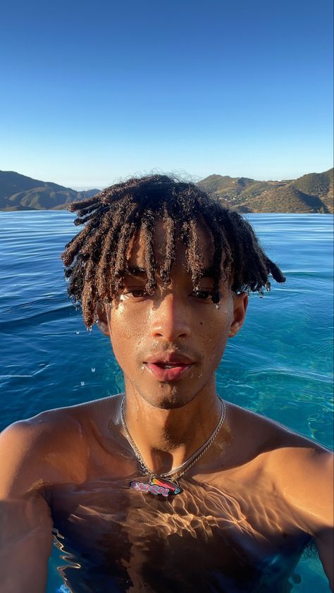 Black Men Hairstyles, Jaden Smith, Mens Hairstyles Short, Most Beautiful Man, Pretty Men, Black People, Black Aesthetic, Look Cool, Flowers In Hair