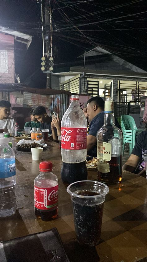 Alak Picture Prank, Couple Drinking Alcohol Aesthetic, Shots Alcohol Aesthetic, Inuman Prank Pic, Inuman Na Alak With Friends Prank, Alfonso Drink, Drunk Prank, Alcohol Pics, Shot With Friends