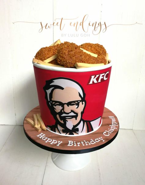 Kfc Cake Design, Kfc Cake, Cakes That Look Like Food, Fried Chicken Cake, Kfc Bucket, Chef Cake, Chicken Cake, Realistic Cakes, Surprise Cake