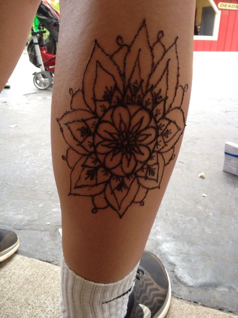 Calf Henna, Henna Tattoo Designs, Dreamcatcher Tattoo, Henna Tattoo, Henna Designs, Dream Catcher, Henna, Tattoo Designs, Sketch