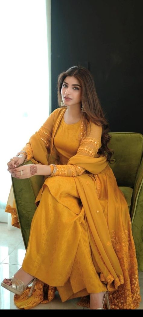 Rashi Singh, Kinza Hashmi, Long Party Gowns, Pakistani Fashion Casual, Stylish Short Dresses, Pakistani Fancy Dresses, Desi Fashion Casual, Beautiful Pakistani Dresses, Stylish Party Dresses