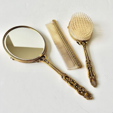 Vintage Ornate Floral Gold Tone Vanity Set Lady’s Handheld Mirror, Brush & Comb Vintage Hairbrush Aesthetic, Fancy Hair Brush, Vintage Compact Mirror Aesthetic, Vintage Makeup Display, Vintage Gold Decor, Cute Hairbrush, Painted Hairbrush, Vintage Hairbrush, Vintage Brush Set