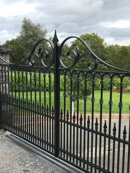 Wrought Iron Gates Driveway Entrance, Garden Gates And Fences Entrance, Wrought Iron Gates Entrance Front Entry, Entrance Landscape Design, Wrought Iron Gates Driveway, Entrance Landscape, Farm Gates Entrance, Iron Gates Driveway, Entrance Gates Driveway