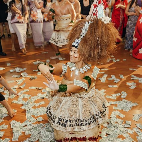 SIVA SAMOA 🇦🇸🇼🇸🔥💸👏🏽 The grand finale of this amazing wedding day & our favorite part of every Polynesian wedding reception! Can you tell @faletoluata @will.tonga did amazing?! Which one is your favorite? 🥰 Polynesian wedding, Polynesian wedding reception, Polynesian wedding photography, Samoan wedding photography, Samoan wedding Videography, Siva Samoa, taualunga #polynesian #polynesianwedding #polynesianweddings #samoanwedding #samoanweddings #tonganwedding #sivasamoa #taualuga #hawaiiw... Tongan Wedding, Samoan Wedding, Polynesian Wedding, Island Gyal, Figure Reference, Wedding Videography, Tonga, Samoa, Wedding Themes