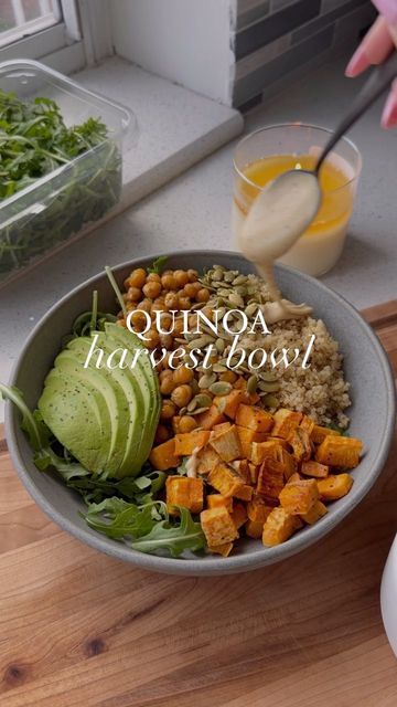 Harvest Bowl, Resep Smoothie, Healthy Bowls Recipes, Harvest Salad, Healthy Bowls, Vegan Dinner Recipes, Healthy Salad Recipes, Healthy Meal Prep, Pumpkin Seeds