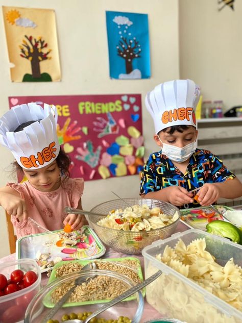 Make salad in preschool Culinary Activities For Preschoolers, Chef Activities For Preschool, Preschool Food Activities, Prek Thanksgiving, Preschool Food, Food Art For Kids, Food Activities, Party Favors For Kids, Party Favors For Kids Birthday