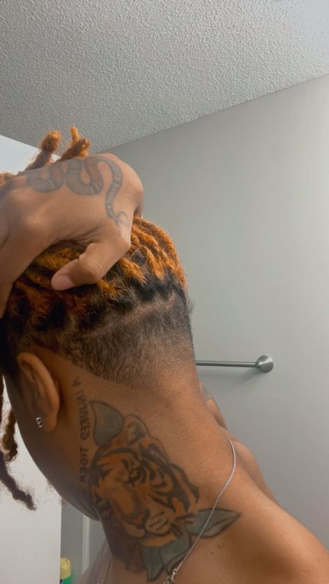 Undercut With Dreads, Taper Dreads, Dreadlocks Undercut, Dreads With Undercut, Stud Hairstyles, Front Neck Tattoo, Hair Twists Black, Barber Haircuts, Dyed Hair Men