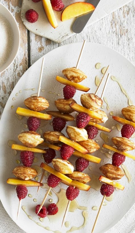 Easy Pancake Fruit Kebabs to make with kids - In The Playroom Easy Snacks To Make, Cake Decorating For Kids, Easy Pancake, Fine Motor Practice, Fruit Kebabs, Healthy School Snacks, Snacks To Make, Pancakes Easy, Toddler Snacks