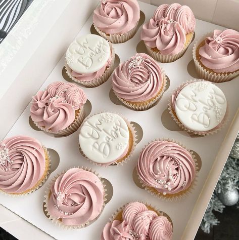 Babyshower Dessert Girl, Girl Babyshower Cake, Baby In Bloom Cupcakes Girl, Baby Shower Blush Pink, Pink Winter Cupcakes, Babyshower Cupcakes For Girl, Baby Shower Girl Desserts, Simple Pretty Cupcakes, Baby Shower Girl Cupcake Ideas