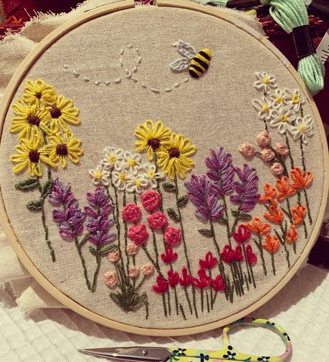 Scenery Embroidery Designs, Flower Garden Embroidery, Scenery Embroidery, Bouquet Embroidery, Embroidered Hair Bows, Garden Embroidery, Clothes Embroidery Diy, Diy Embroidery Designs, Floral Embroidery Patterns