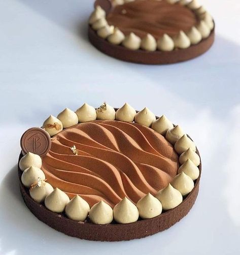 ♔ Pâtisseries Délicieuses Patisserie Fine, Tart Dessert, Beautiful Desserts, God Mat, Pastry Desserts, Fancy Desserts, French Pastries, Absolutely Fabulous, Cake Decorating Tips