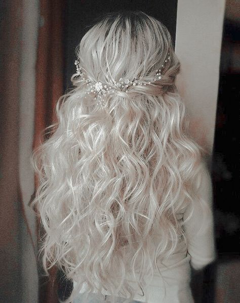 Long Curly Platinum Blonde Hair, Yule Ball Dress Ideas, Platnum Blonde, Yule Ball Dress, Ball Hair, Winter Wedding Hair, Toshiro Hitsugaya, Yule Ball, Ball Hairstyles