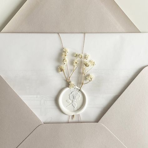 hydrangea wax seal in white, dried baby's breath, natural twine, champagne envelope and vellum overlay for a Cabo wedding. By Red Clay Paper #waxseals #driedflorals #flowers #weddingwaxseal #customwaxseals #hydrangea #babysbreath # #customwaxseal #stationerysuite #letterpressinvitations #fortheloveofpaper #modernweddinginvitation #bespokeinvitations #uniqueinvitations #modernweddinginvitations #minimalist #weddingpaper #luxury #fineart #wedding #paper #invitations #vellum #twine Wax Seal Wedding Invitations Flower, Wedding Envelope Wax Seal, White Envelope With Wax Seal, Wedding Invitation Wax Seal Flower, Wedding Invitations Wax Seal Flowers, Wedding Invitations With Dried Flowers, Invitation With Dried Flower, Twine Wedding Invitation, Wax Seal Dried Flowers