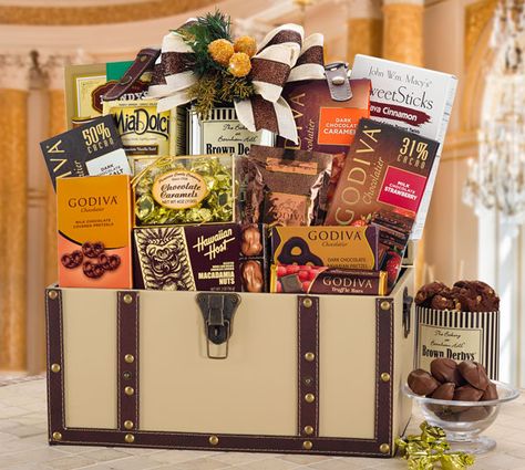 This Chocolate Gift Basket will fulfill all of your chocolate desires for many days, even if you share it with friends and family (yes I know it's hard to do) and afterwards, you can fill the basket up with chocolate again and start over. What could be better? found at http://www.vansgifts.com/gift+baskets+item/F579 Coffee Lover Gift Ideas, Coffee Lover Gifts Basket, Housewarming Gifts For Men, Coffee Basket, Coffee Market, Coffee Gift Basket, Tea Ice Cream, Peets Coffee, Company Office